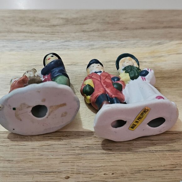 4 Porcelain Christmas Village Figurines Set Snowman & Family Scenes 2-1/4" talle - Picture 5 of 7